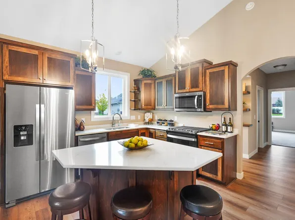 1129 115th Cir NE, Blaine, MN 55434