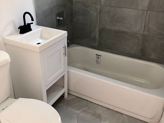 4th image of 3101 Sherwood Ave #1/2