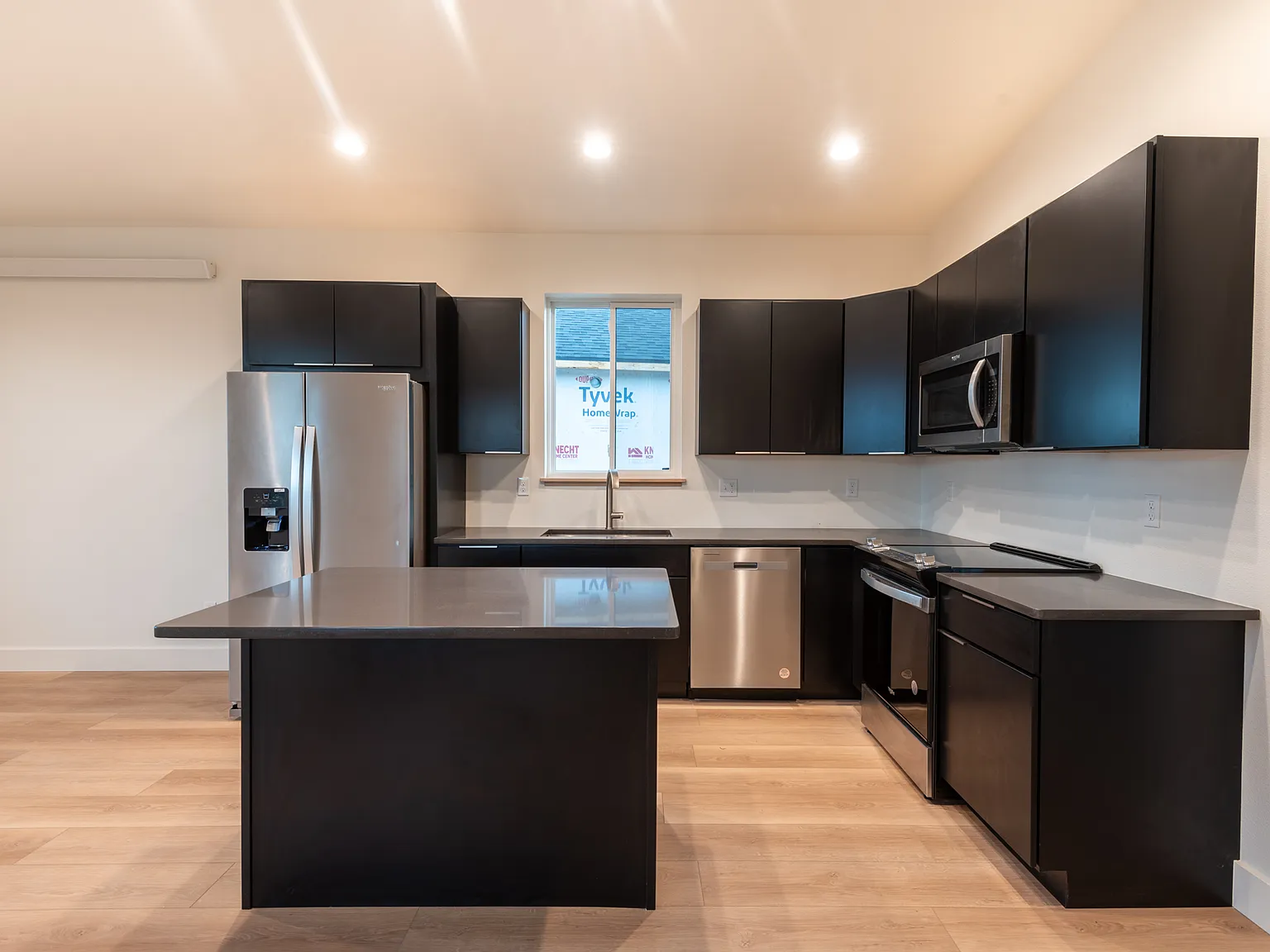 2 bed, 798 sqft, $1,450 — Photo 2