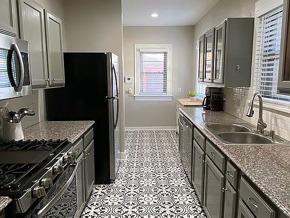 5th image of 2209 W Rosedale St S