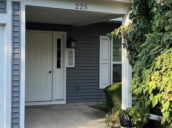 225 Hampshire Ct #101-A1, Naperville, IL 60565