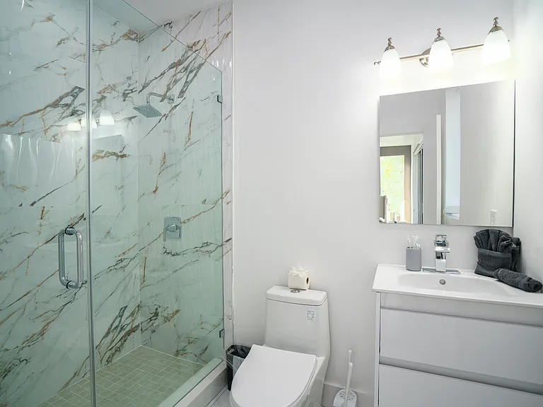 1002 N Riverside Dr — Photo 9