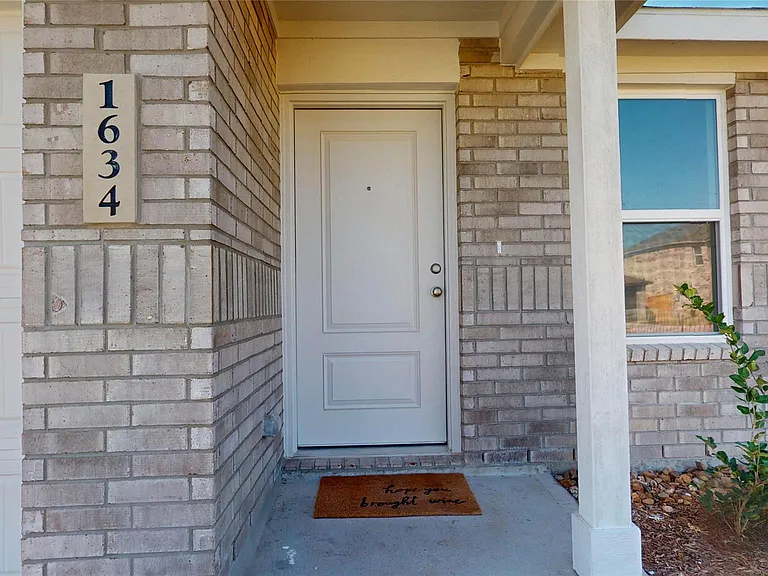 1634 Birch Wood Dr — Photo 2