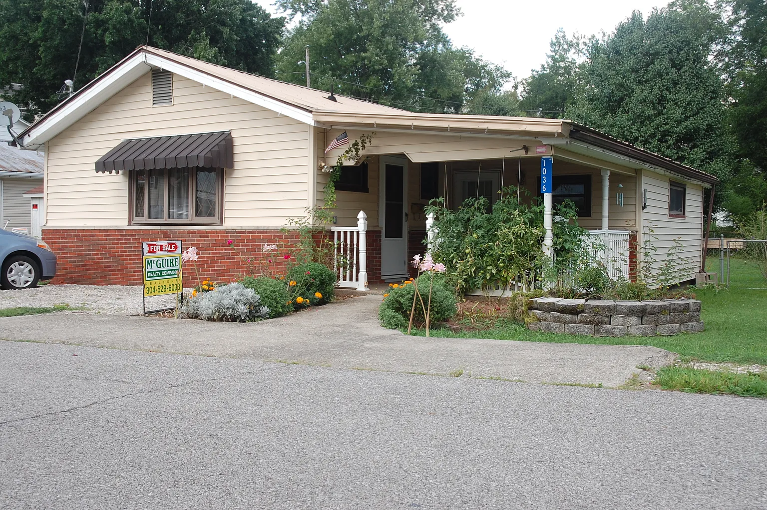1036 Heck St photo 1