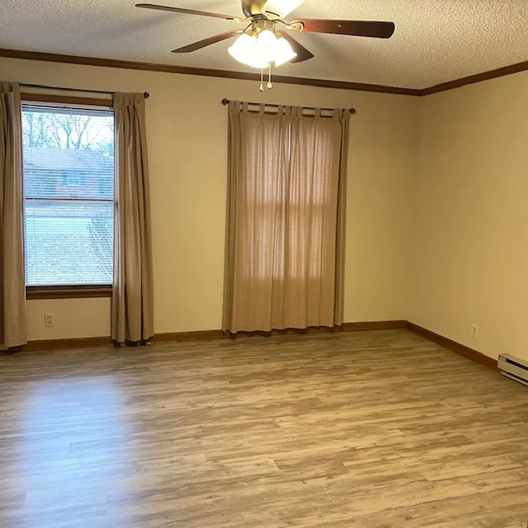 2 bedroom 1 Bath with Carport — Photo 2