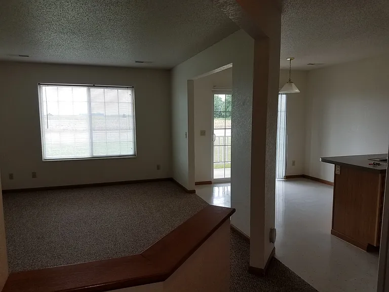 1102 Paris Rd — Photo 18