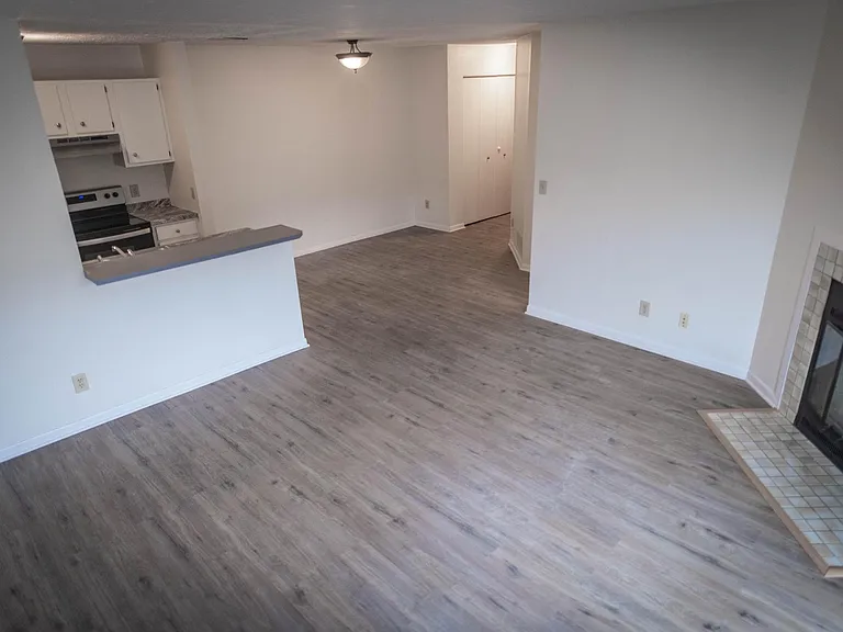 48 Woodland Hills Dr #8 — Photo 6
