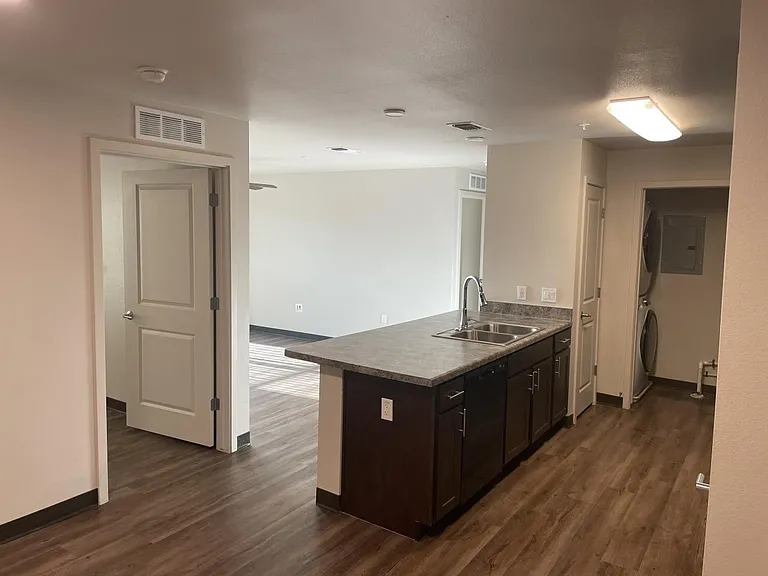 Lynne Village Apartments — Photo 32