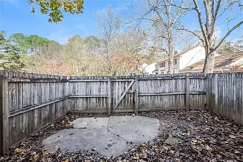 2573 Stratford Ln — Photo 15
