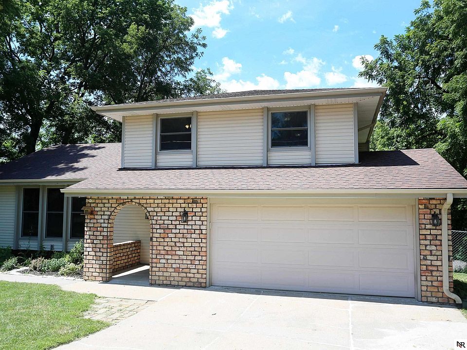 1st image of 706 Bellevue Blvd N