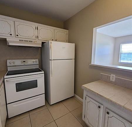 5th image of 139 Norwich E #F