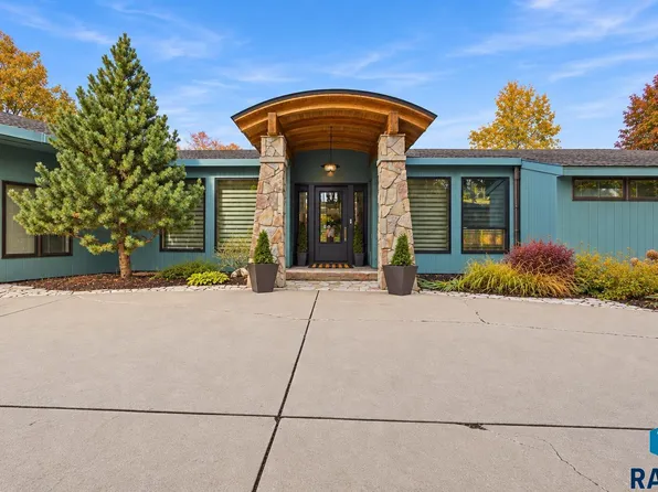 205 E Deer Haven Pl, Sioux Falls, SD 57105