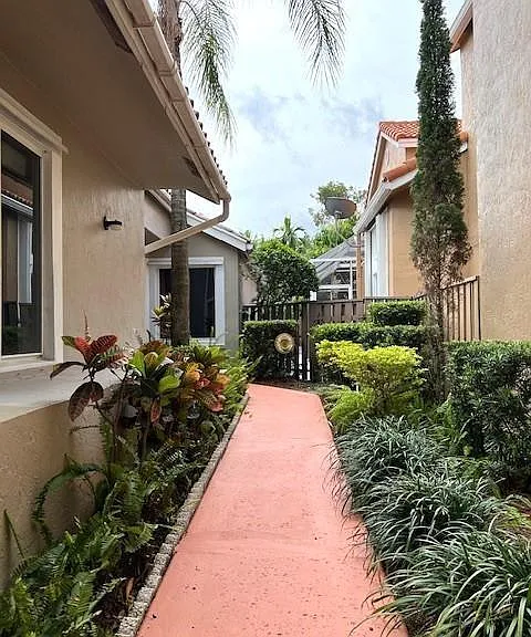 10110 NW 5th St — Photo 3