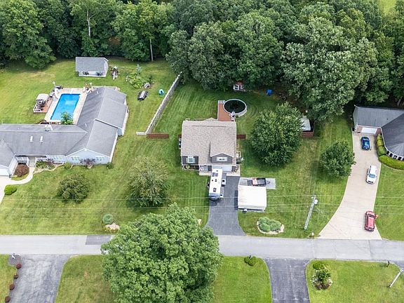 3rd image of 187 Shady Lake Dr