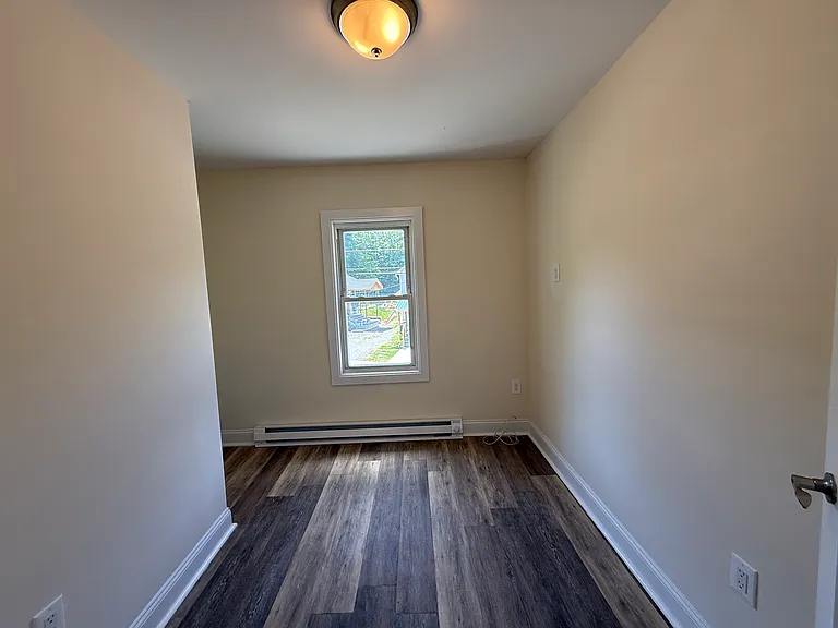 174 Center St — Photo 8