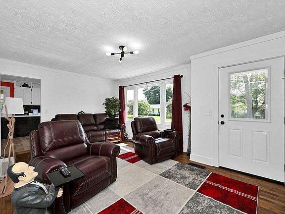 2nd image of 1115 Avenue G SE