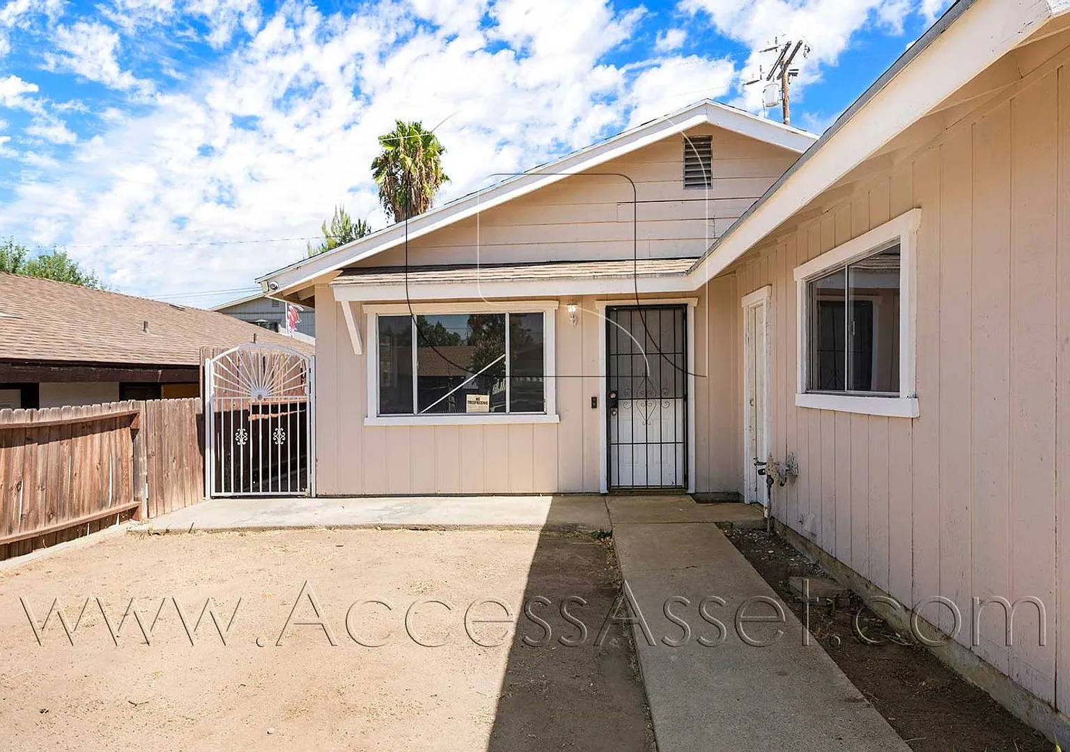 Comfortable 2-Bedroom Lake Elsinore Home Available Now! — Photo 1