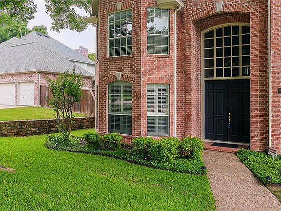 2nd image of 2404 Versailles Ct