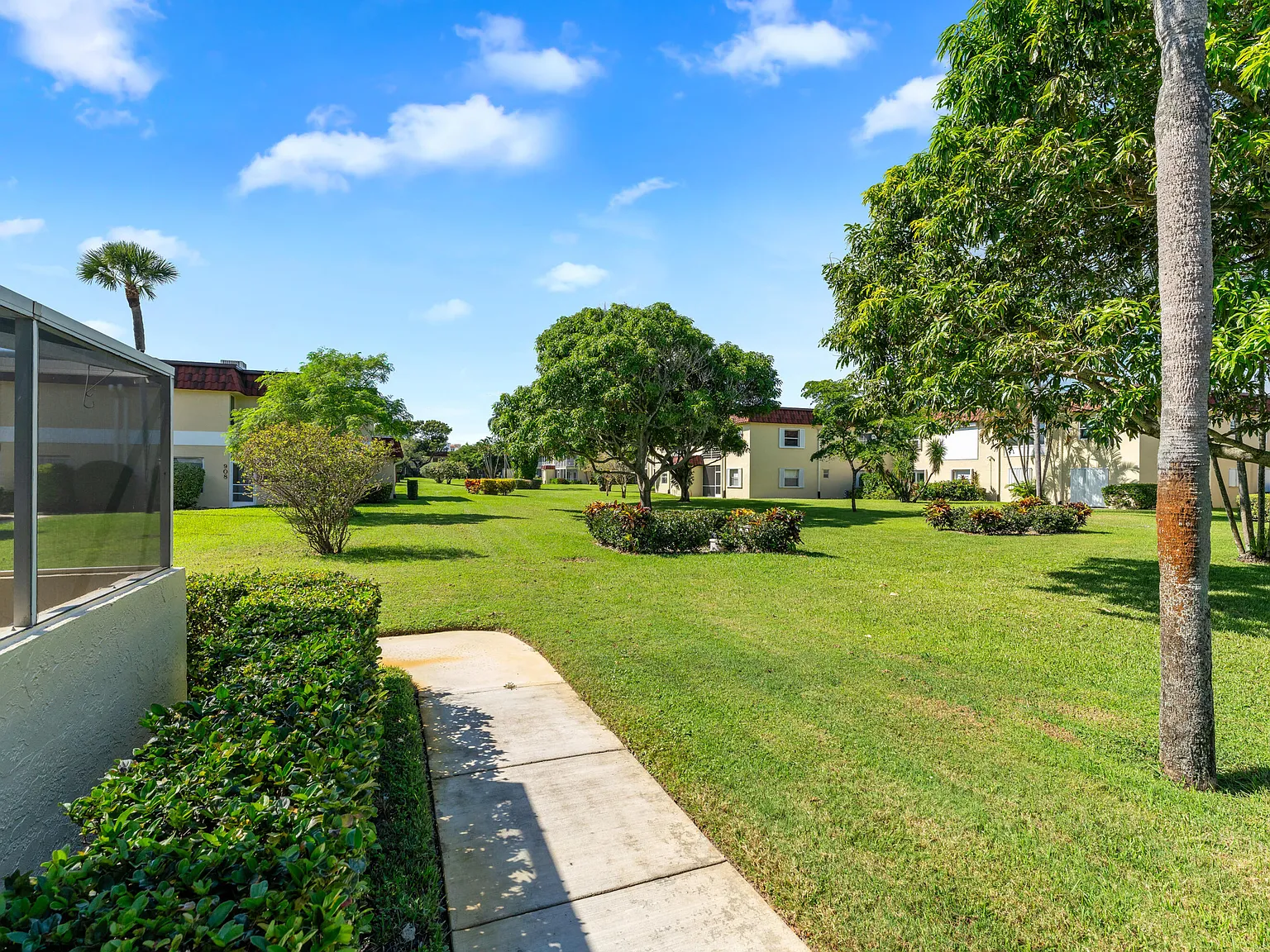 3 bed, 2.5 bath, 1348 sqft, $5,500 — Photo 3