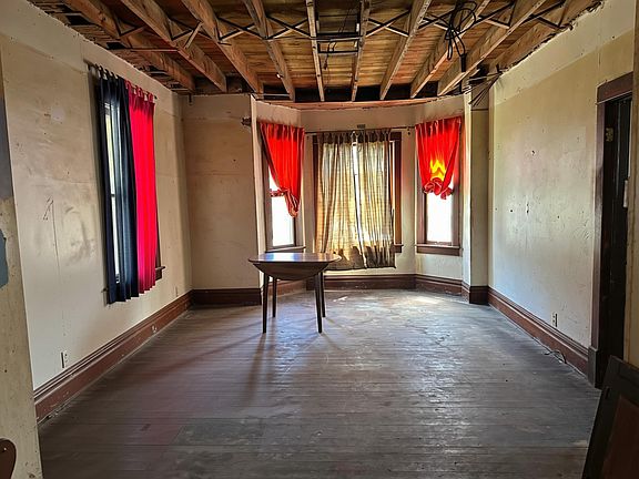 5th image of 501 N Broadway St
