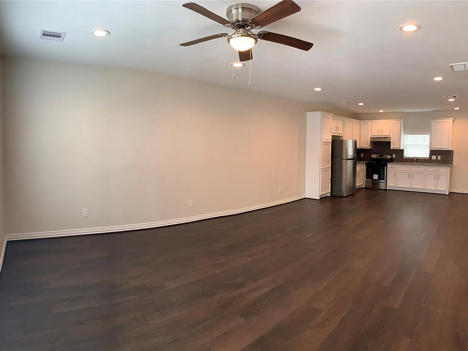 2 bed, 2.5 bath, 2616 sqft, $1,650 — Photo 4