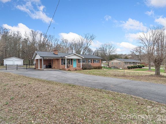 3rd image of 831 Rubens Rd SW