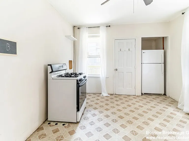 20 Howell St #2-B — Photo 2