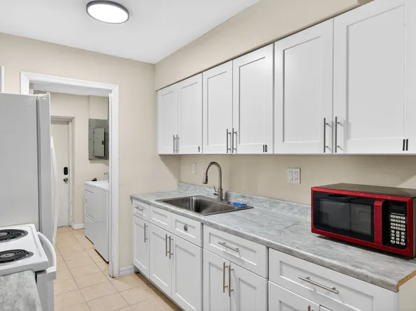 1778 Aquarius Ct, Fort Myers, FL