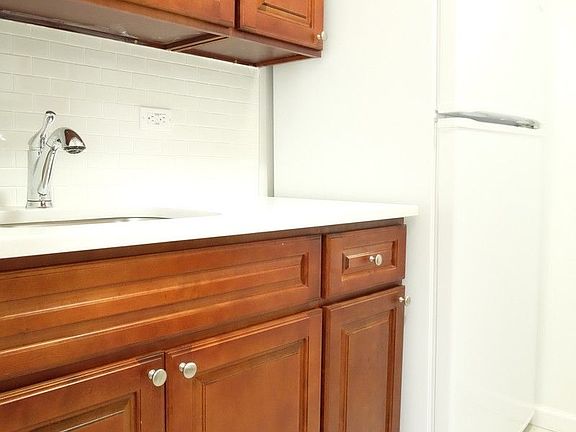 4th image of 665 Thwaites Pl APT 3X