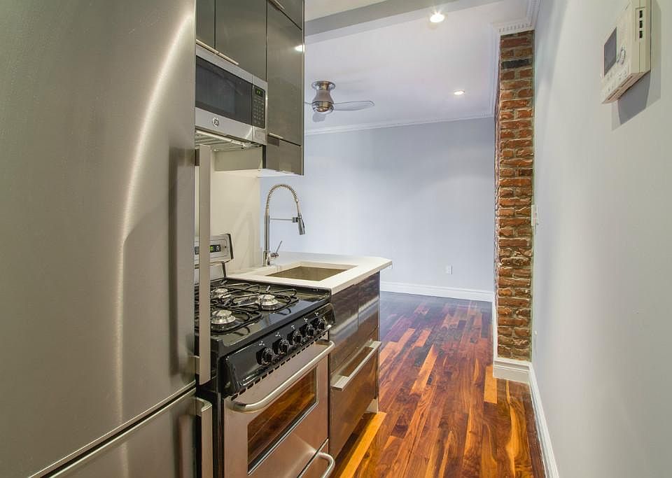 2nd image of 1590 Lex Ave #21