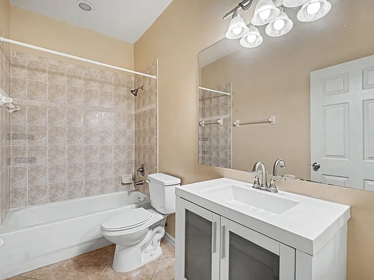 627 SW 47th Ter #627 — Photo 17