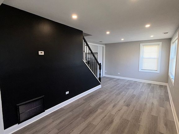 4th image of 308 Oakwood St