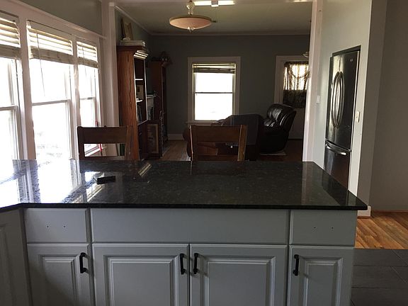 4th image of 1024 S Quincy Ave