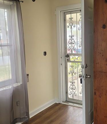 3rd image of 3556 Riverside Dr