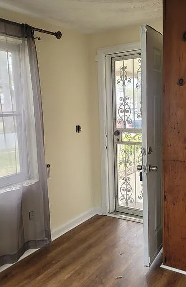 3556 Riverside Dr — Photo 3