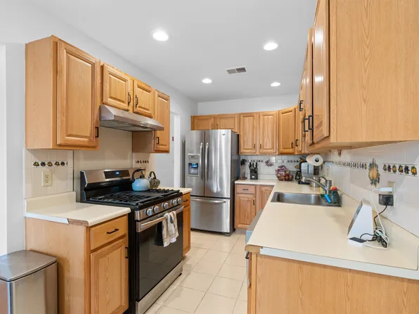 47 Grieco Drive image 5 of 15