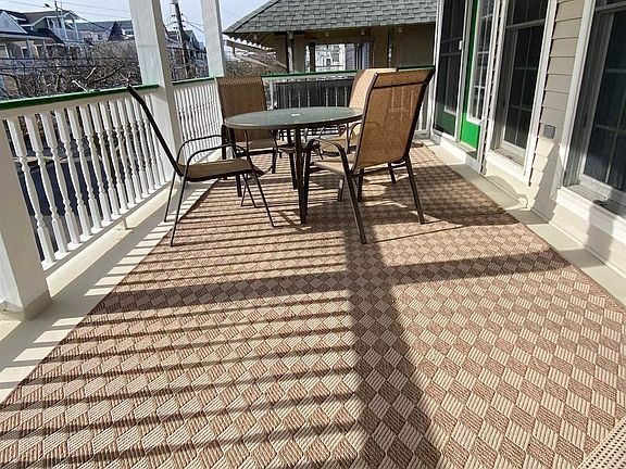 4th image of 829 2nd St Unit B