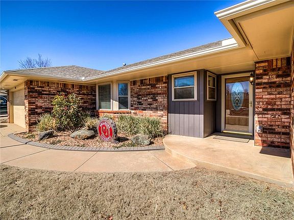 2nd image of 205 E Grand Teton Ct