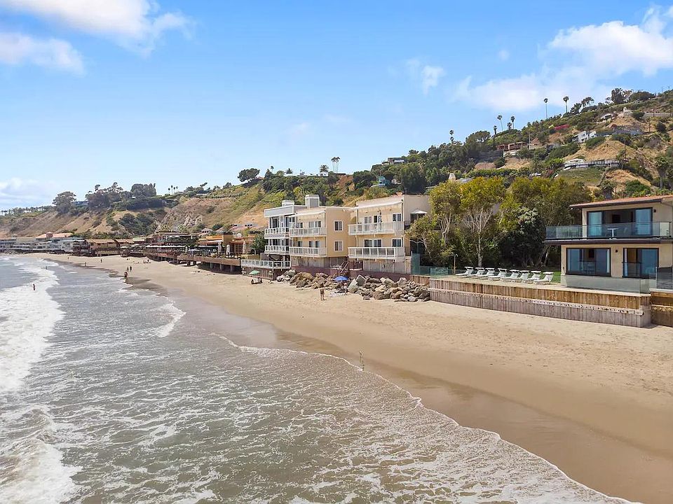 Desirable Carbon Beach in Malibu, California. Walk the strand to favorable Nobu, Malibu restaurant