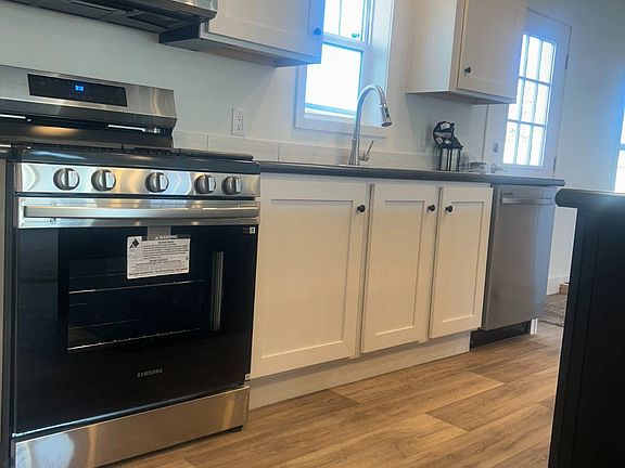 4th image of 7318 Baker Ave NE