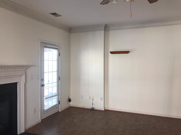 3rd image of 9721 Blossom Hill Dr