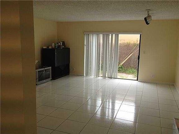 2nd image of 4153 NE 21st Ter