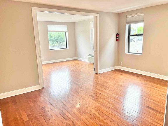 3rd image of 6305 Kennedy Blvd E APT A8