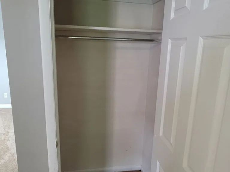 1704 Ashford Ln — Photo 10