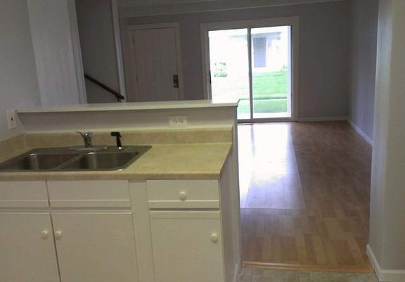 2nd image of 467 Meadow Green Ln