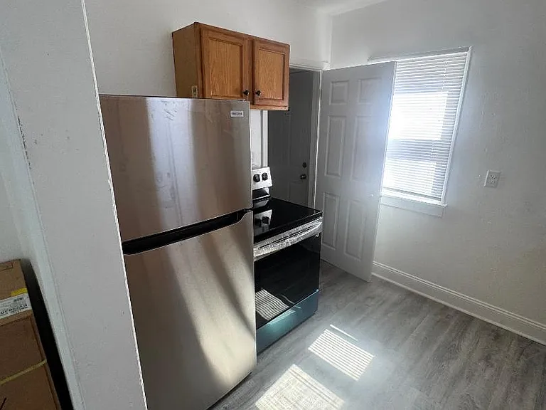 1807 E Walnut St — Photo 5