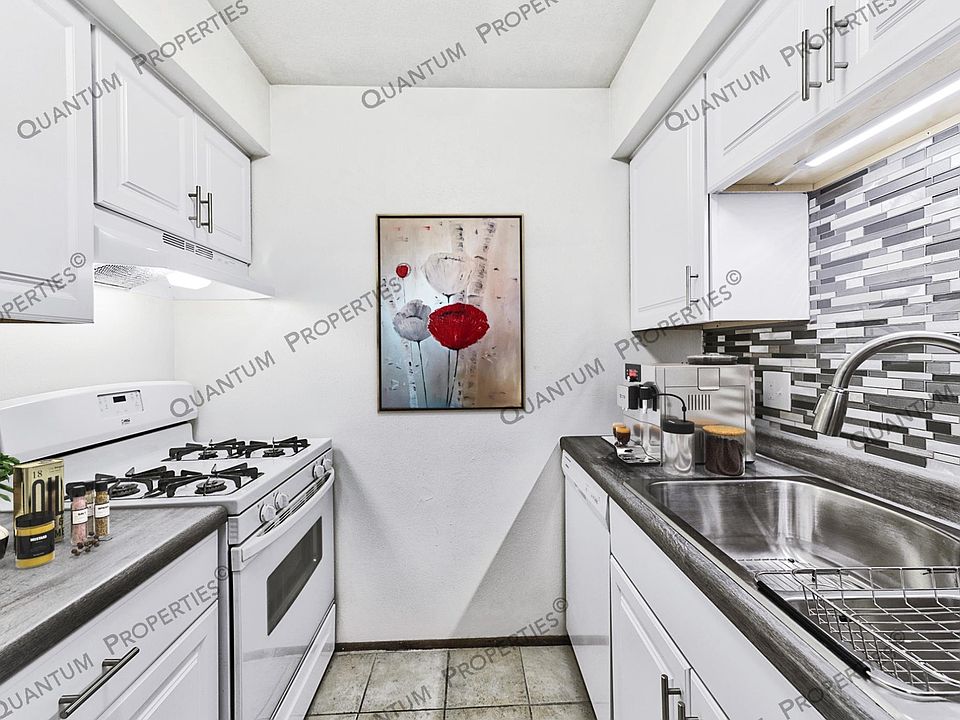 1st image of 210 Williamsburg Dr #3