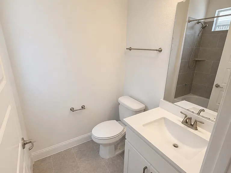 2217 Laguna Dr — Photo 5