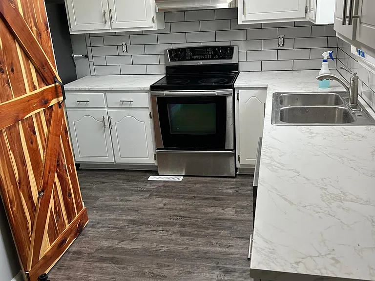 703 Brian Ct — Photo 8
