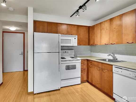 4th image of 12334 31st Avenue NE #607